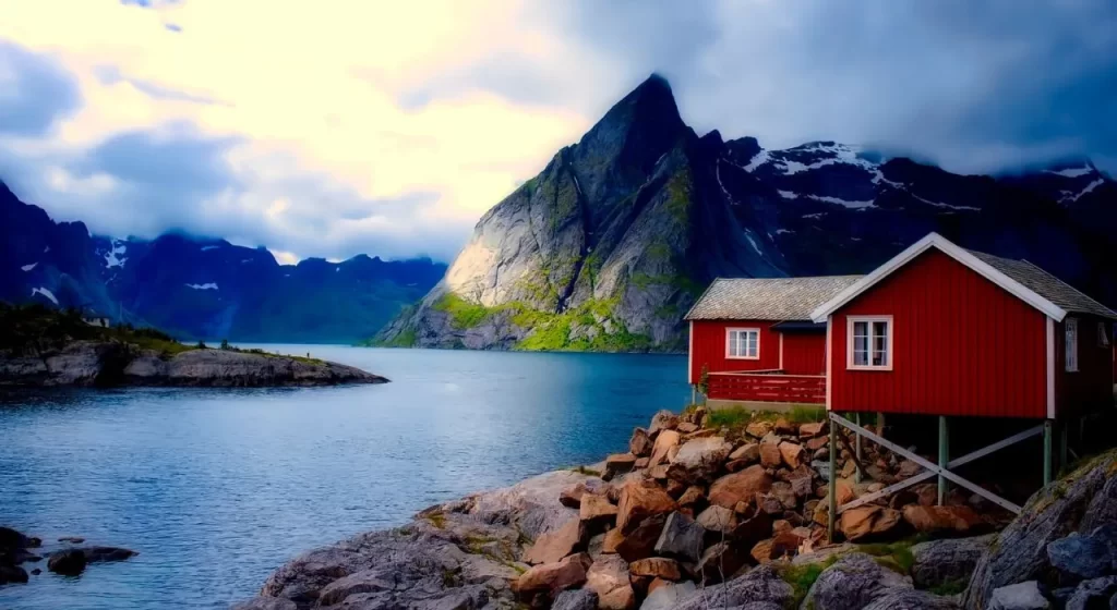 Casa roja Noruega fiordos