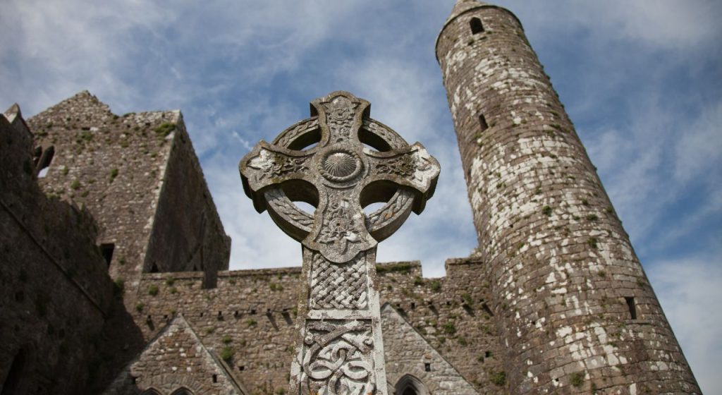 Cruz celta en la roca de Cashel