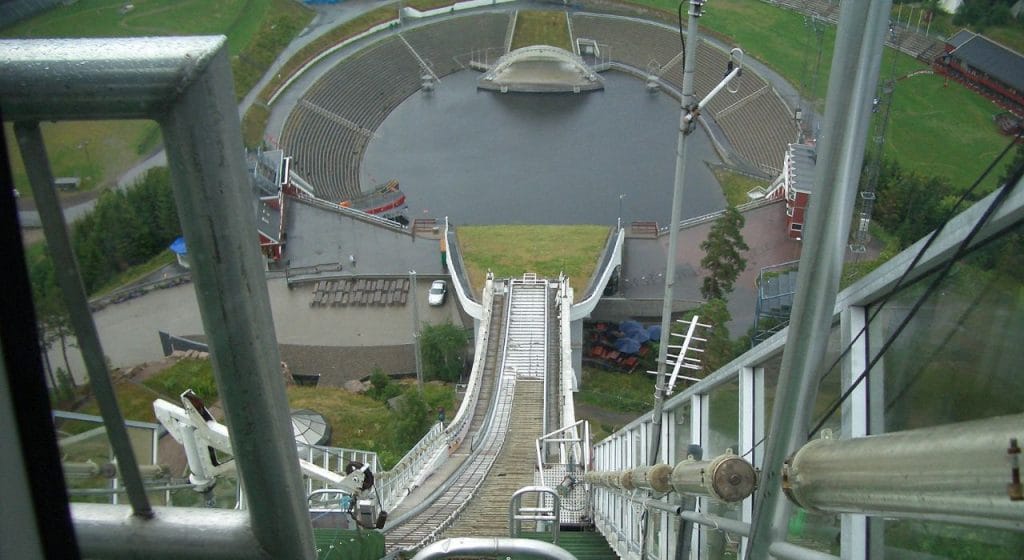 Visto desde arriba sin nieve Holmenkollen